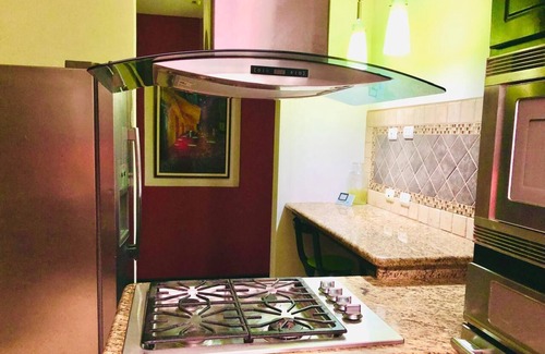 Guacima Haus | 2-floor, 3-bedroom house/AC/ WiFI/10 mins from SJO and 15 mins from Parque Viva.