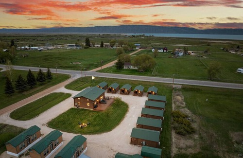 St. Charles Kabine | #2 Jeep Cabin, Newly Remodeled! AC! New Beds! Sleeps 4