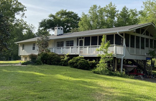 Ridgeland Haus | 2 Kings Private Retreat Close to Shopping and Restaurants