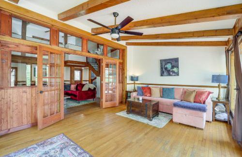 Boone Haus | 2 Mi to Appalachian State Cabin with Outdoor Spaces