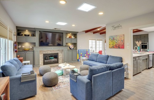 Harbor Haus | 2 Mi to Cal State Long Beach: Bungalow w/ Hot Tub!