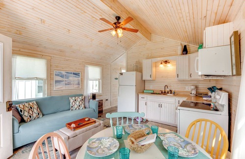 Carrabelle Haus | 2 Mi to Carrabelle Beach: Home w/Yard & Porch