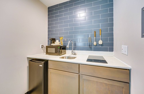 Port Huron Wohnung | 2 Mi to Downtown Port Huron: Sleek Studio Apt