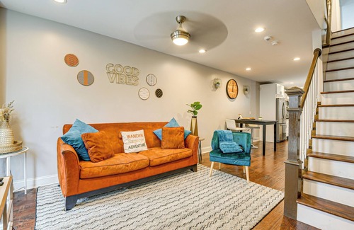 Downtown Baltimore Haus | 2 Mi to Dtwn Baltimore: Bright Townhome w/ Patio