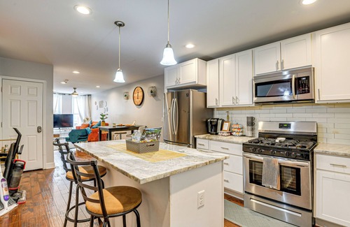 Downtown Baltimore Haus | 2 Mi to Dtwn Baltimore: Bright Townhome w/ Patio