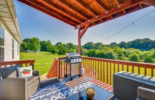 Fulton Haus | 2 Mi to Dtwn Fulton Meadowlark Home with Deck!