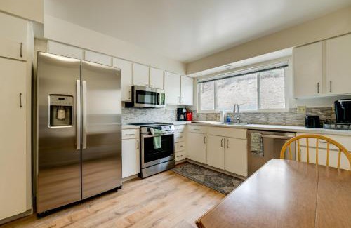 Northeast Reno Haus | 2 Mi to Dtwn Reno and UNR City-View Townhome!