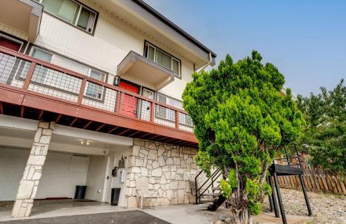 Northeast Reno Haus | 2 Mi to Dtwn Reno and UNR City-View Townhome!