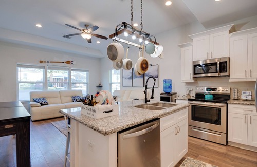 Montgomery Haus | 2 Mi to Lake Conroe Access: Home w/ Pool Table!