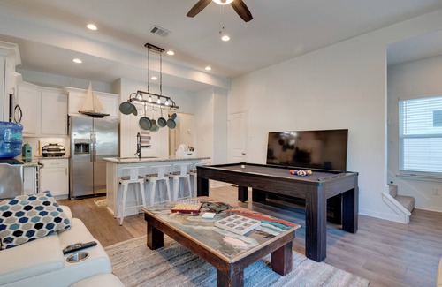 Montgomery Haus | 2 Mi to Lake Conroe Access: Home w/ Pool Table!