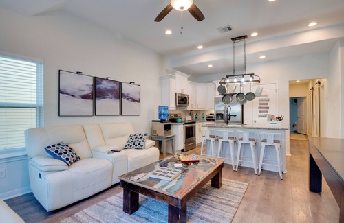 Montgomery Haus | 2 Mi to Lake Conroe Access: Home w/ Pool Table!