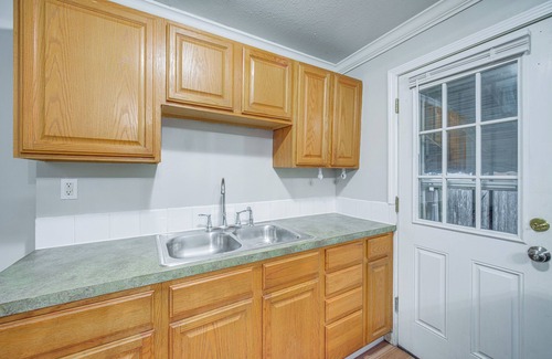 Euclid Haus | 2 Mi to Lake Erie: Home w/ Yard in Euclid!