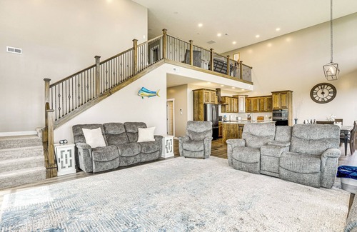 Crofton Haus | 2 Mi to Lewis and Clark Lake: Spacious Getaway