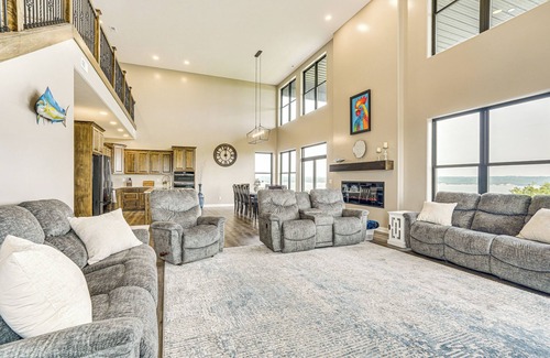 Crofton Haus | 2 Mi to Lewis and Clark Lake: Spacious Getaway