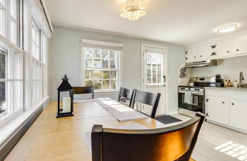 Teaticket Haus | 2 Mi to Main St Falmouth Cape Cod Home