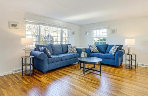 Teaticket Haus | 2 Mi to Main St Falmouth Cape Cod Home