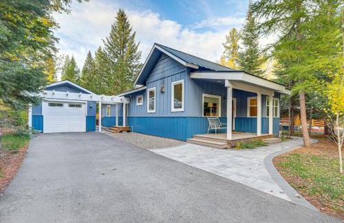 McCall Haus | 2 Mi to Payette Lake Charming Cottage with Hot Tub!