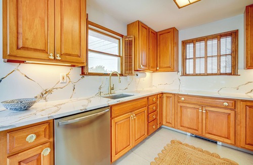 Cape May Court House Haus | 2 Mi to Stone Harbor Beach: Lovely Bayfront Home