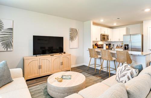 Surfside Beach Haus | 2 Mi to Shore Newly Built Surfside Beach Gem