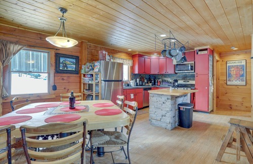 Casper Mountain Kabine | 2 Mi to Skiing: Casper Cabin w/ Mtn Views!