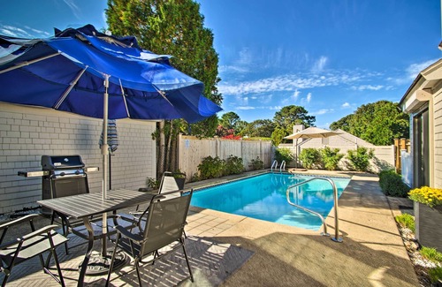 Mews Village Hütte | 2 Mi to South Cape Beach State Park: Home w/ Yard!