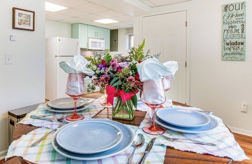 Toccoa Wohnung | 2 Mi to Toccoa Falls: Cozy Getaway w/ Fire Pit!