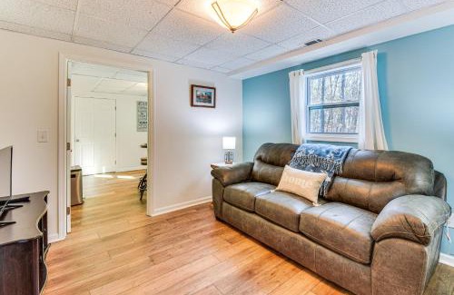 Toccoa Wohnung | 2 Mi to Toccoa Falls Cozy Getaway with Fire Pit!