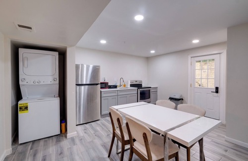 Silver Spring Wohnung | 2 Mi to UMD: Apt w/ Free Parking in Silver Spring!