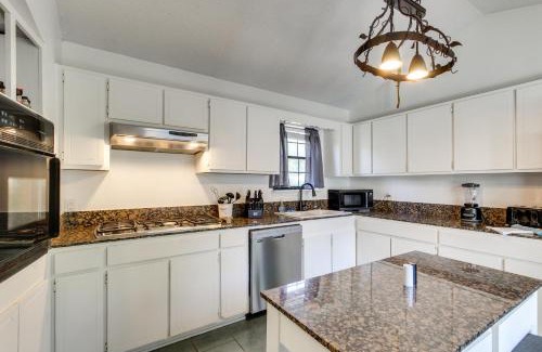 Long Beach Haus | 2 Mi to University and Long Beach Harbor Family Gem