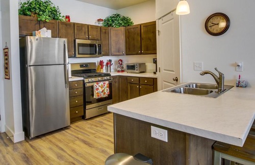 Providence Haus | 2 Mi to Zootah Providence Townhome with Fireplaces