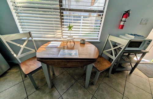 River Isles Wohnung | 2 Minutes From Beach/Downtown + Patio & Grill