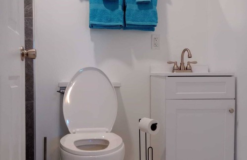 Lubbers Quarters Cay Wohnung | 2 minutes from Downtown 5 minutes from the airport. 2 minutes from ferry