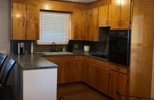 Hiddenite Hütte | 2 minutes from the mine - Comfortable 3 bedroom house loaded with charm.