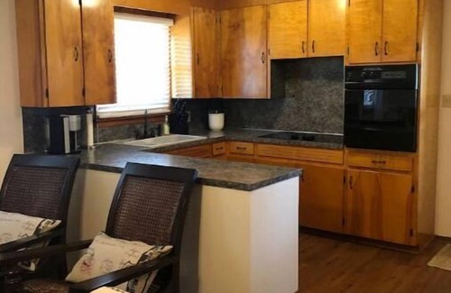 Hiddenite Hütte | 2 minutes from the mine - Comfortable 3 bedroom house loaded with charm.