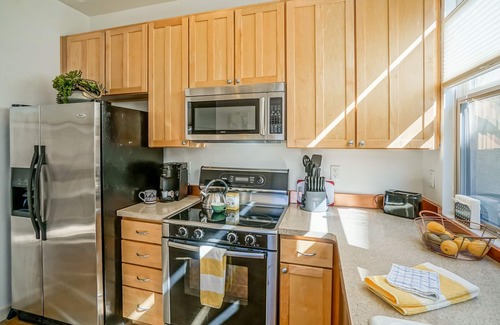 Downtown Albuquerque Eigentumswohnung | # 2-Mount Condo · Urban! Kunst! 1bd1ba Eigentumswohnung in der Nähe der Altstadt / Sägewerk