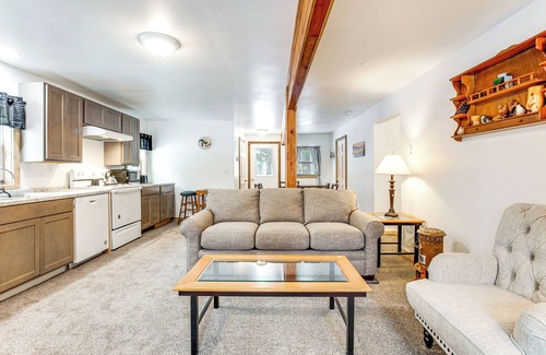 Laurium Kabine | 2 Ponds & Trail Access: Peaceful Cabin in Calumet!