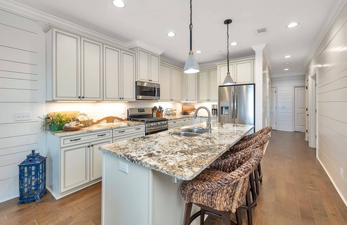 Epworth Acres Eigentumswohnung | 2 Pools! 3BR, 2.5BA, Stunning Complex