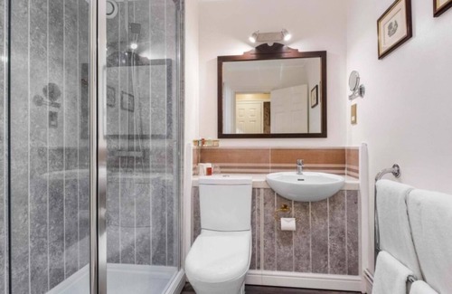Ipswich Hotel | 2 Relaxing Rooms w/ Pool, Steam Room & Garden Access at Charming Ipswich