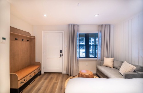 Midway Hotel | 2 Relaxing Suite w/Pool, Sports Activities & Hot Spring - Perfect for Family!