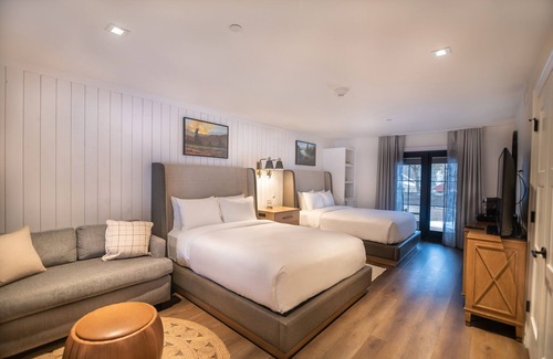 Midway Hotel | 2 Relaxing Suite w/Pool, Sports Activities & Hot Spring - Perfect for Family!