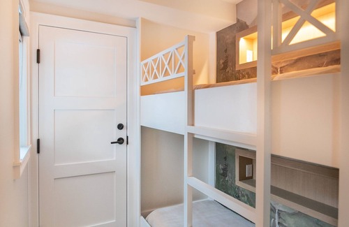 Midway Hotel | 2 Relaxing Suite w/Pool, Sports Activities & Hot Spring - Perfect for Family!