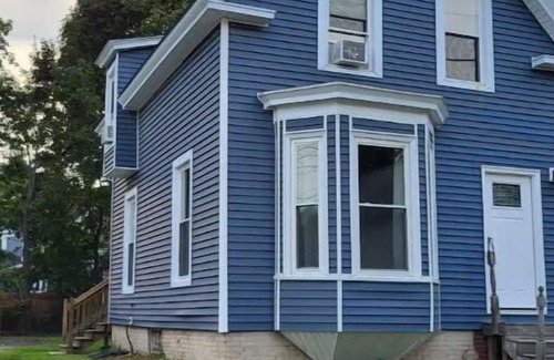 Bangor Haus | 2 story cozy home. Walk to downtown Bangor and Brewer. Safe quiet neighborhood