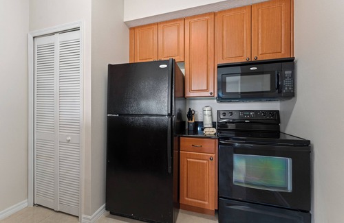 Florida Center Wohnung | 2 Suites, Sleep 6, Kitchen, Near Epic Univ