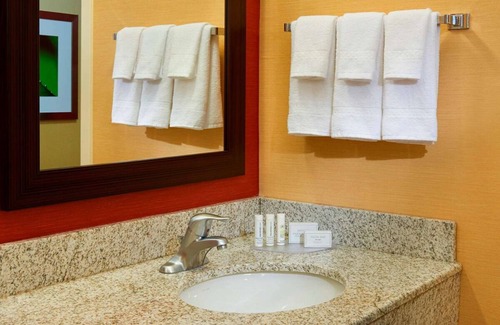 West Dundee Haus | 2 Units Close to Jelkes Creek Bird Sanctuary! Pool, Free Parking, Pets Allowed!