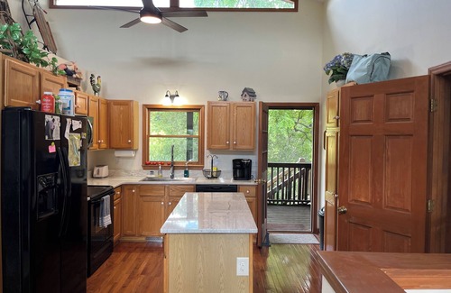 Cullowhee Kabine | 2 Views! Front view of Lake Glenville & back view of Christmas Tree farm!