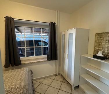 Seth Wohnung | 2 Zimmer Wohnung Pool u. Sauna Zugang möglich