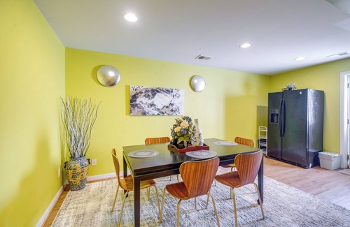 Lorton Wohnung | 20 Mi to Downtown DC: Pet-Friendly Lorton Apt!