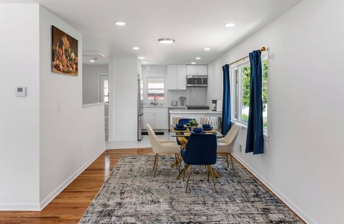 Little Ferry Haus | 20 Min from NYC, Parking, Modern, 10 Min MetLife Stadium and American Dream mall