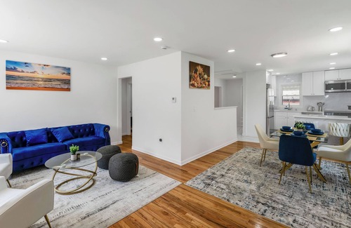 Little Ferry Haus | 20 Min from NYC, Parking, Modern, 10 Min MetLife Stadium and American Dream mall