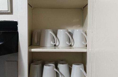 Ellendale Haus | 20 Minutes from Downtown - Blues City Retreat